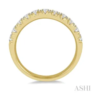 1/2 ctw 11 Stone Round Cut Diamond Wedding Band in 14K Yellow Gold