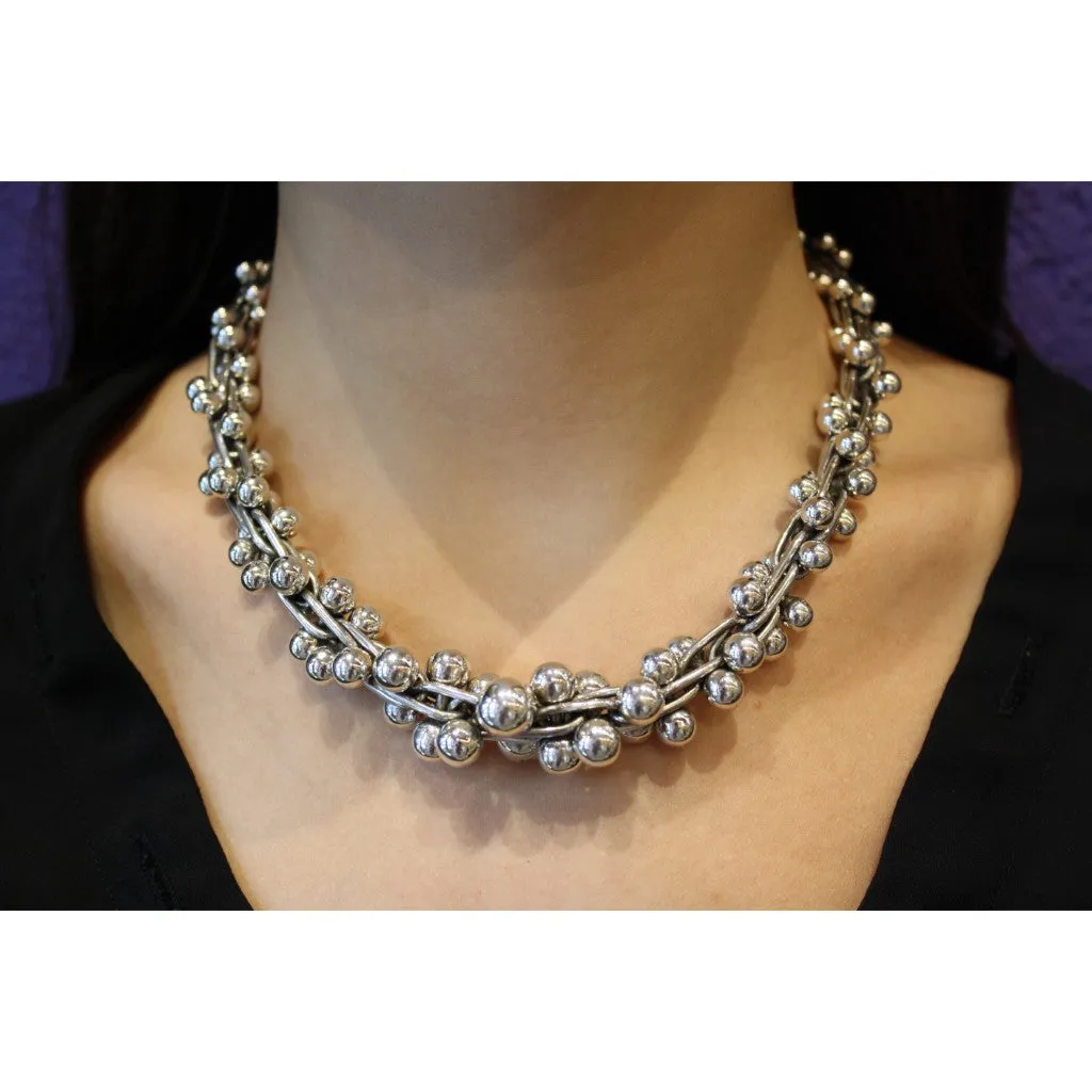 CH 153 LARGE GRADUATED SPRATLING NECKLACE