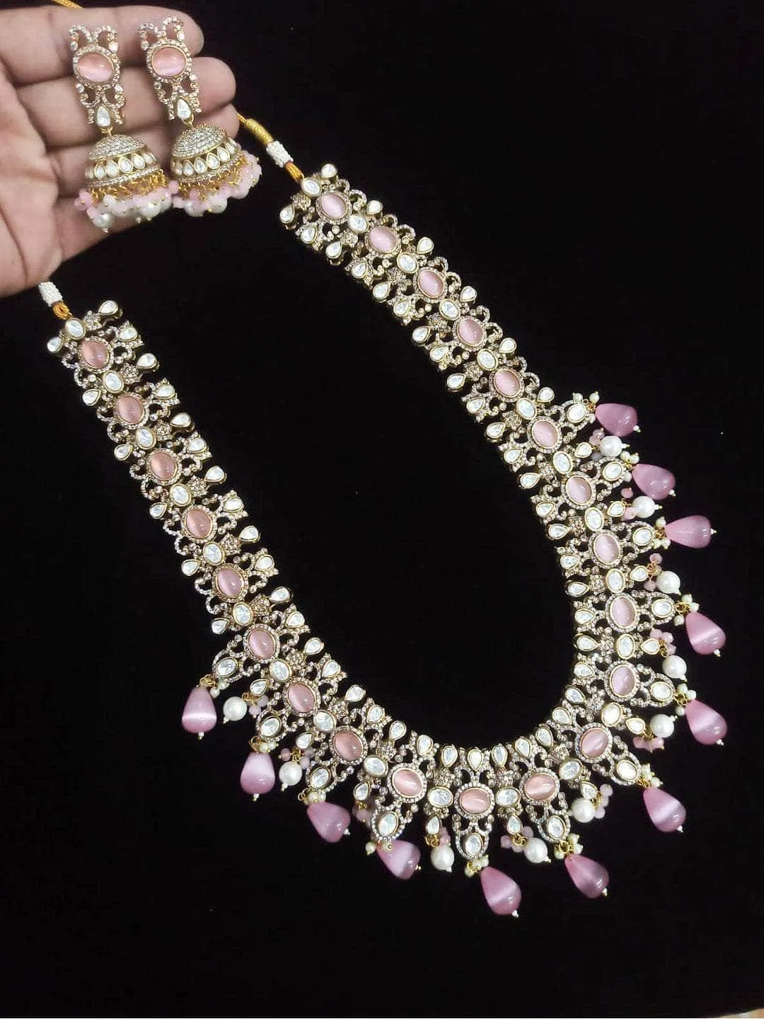 Kundan Studded And Beaded Jewelry Set