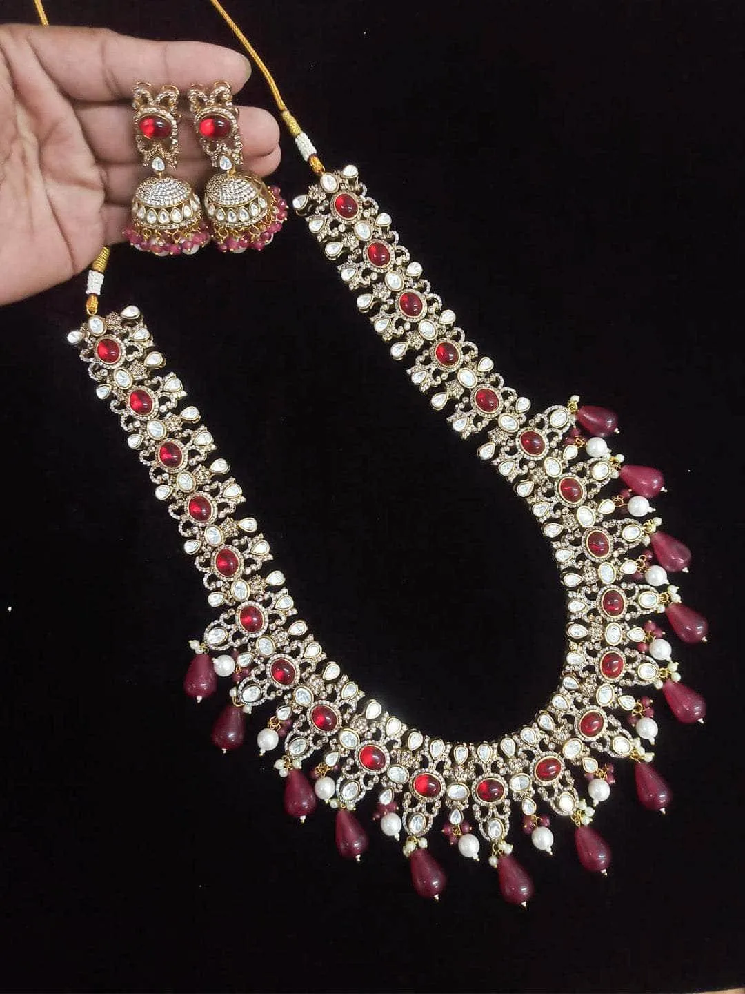 Kundan Studded And Beaded Jewelry Set