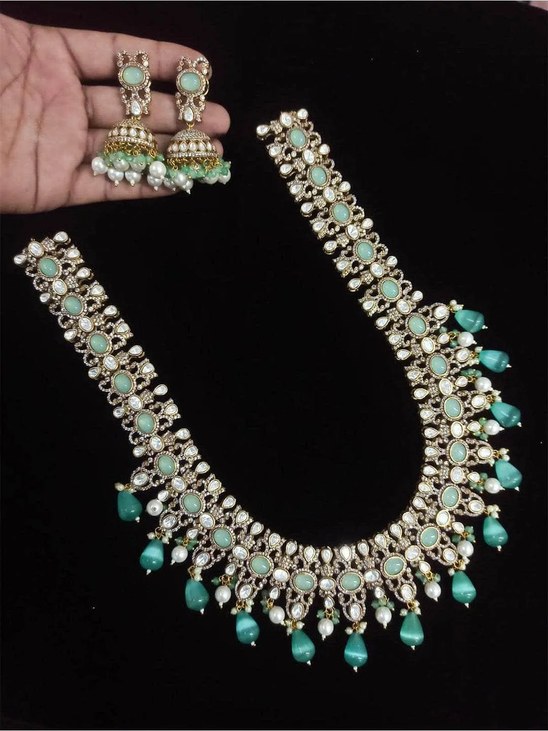 Kundan Studded And Beaded Jewelry Set