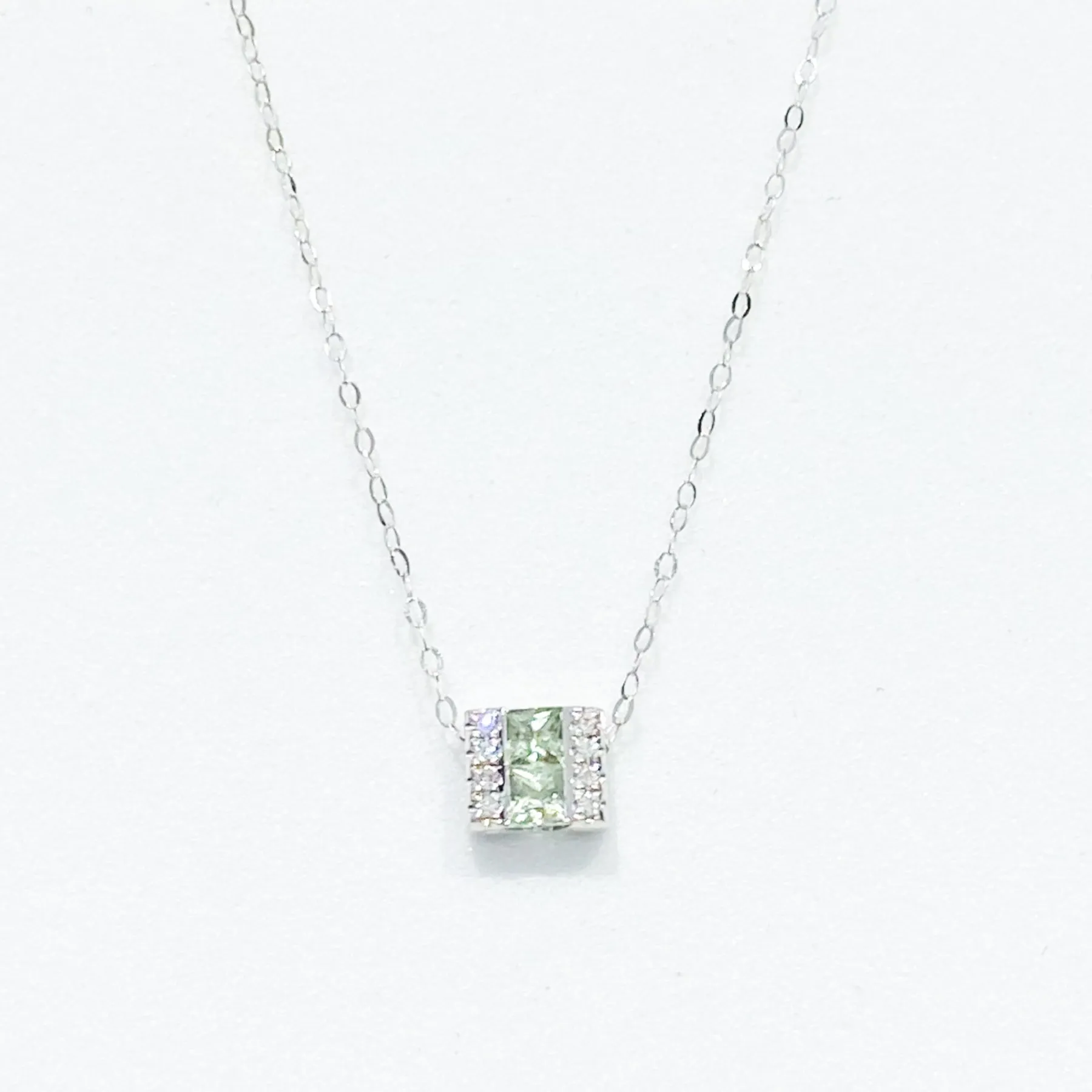 #LoveLVNA | Classic Green Sapphire Bar Gemstones Diamond Necklace 14kt