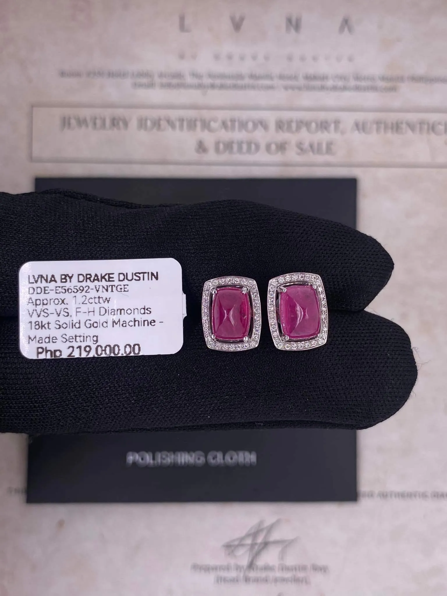 #LVNA2024 | Burmese Ruby Cabochon Gemstones Diamond Earrings 18kt