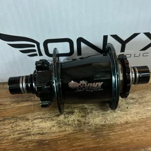 Onyx Hubs Cotm infused emerald