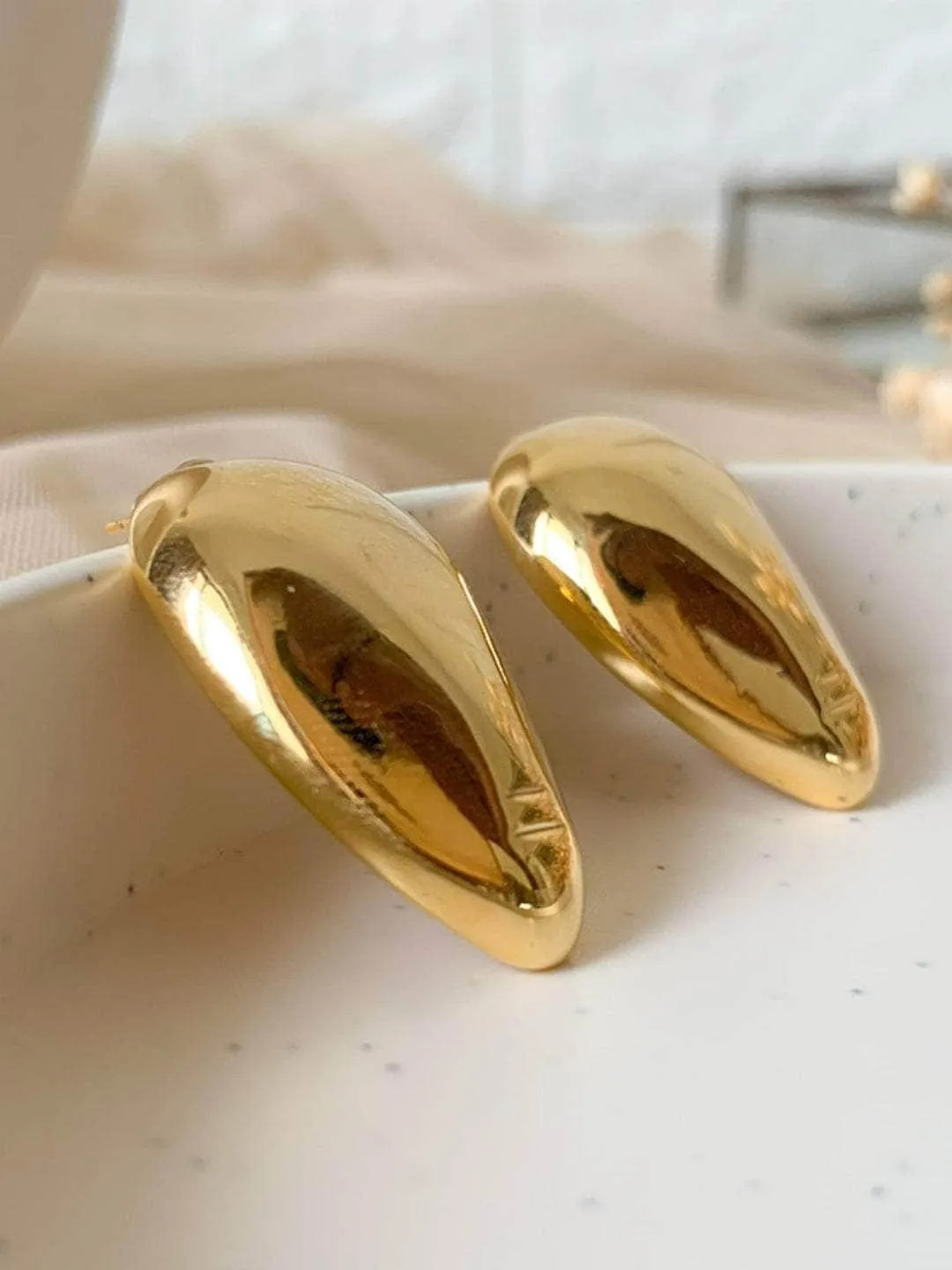 Striking Tear Drop Earrings Gold