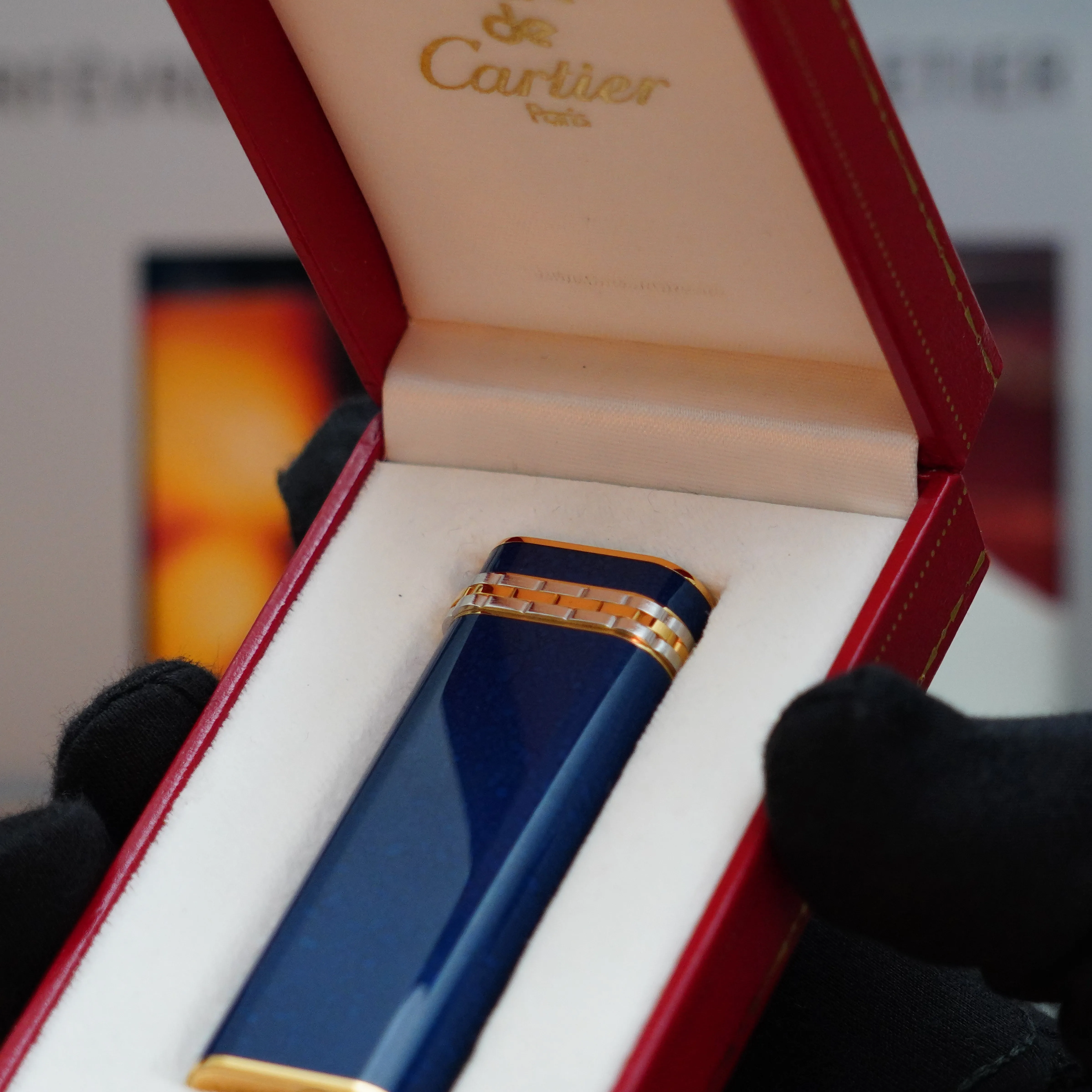 Vintage 1980 Cartier Oval Lapis Lazuli Lacquer Le Must with 18K Gold Ring Lighter